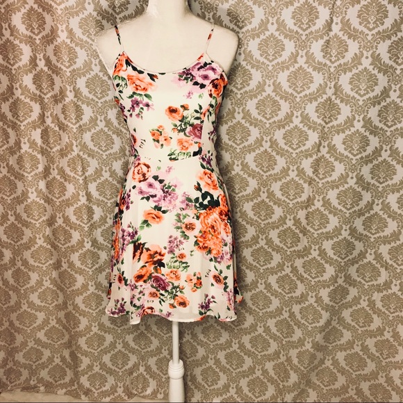 🌸🌺BEAUTIFUL FLORAL MINI DRESS🌸🌺 - Picture 2 of 7